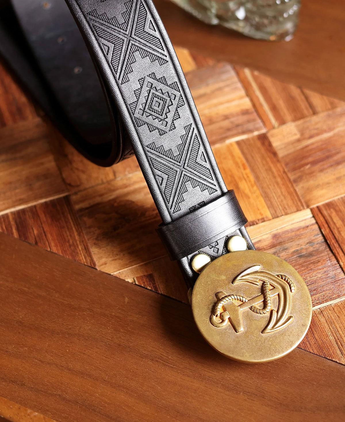 Western-Style Tooled Plate Buckle Leather Belt - Black