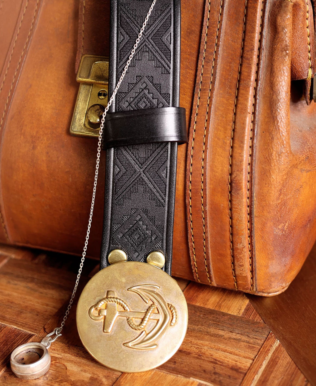 Western-Style Tooled Plate Buckle Leather Belt - Black